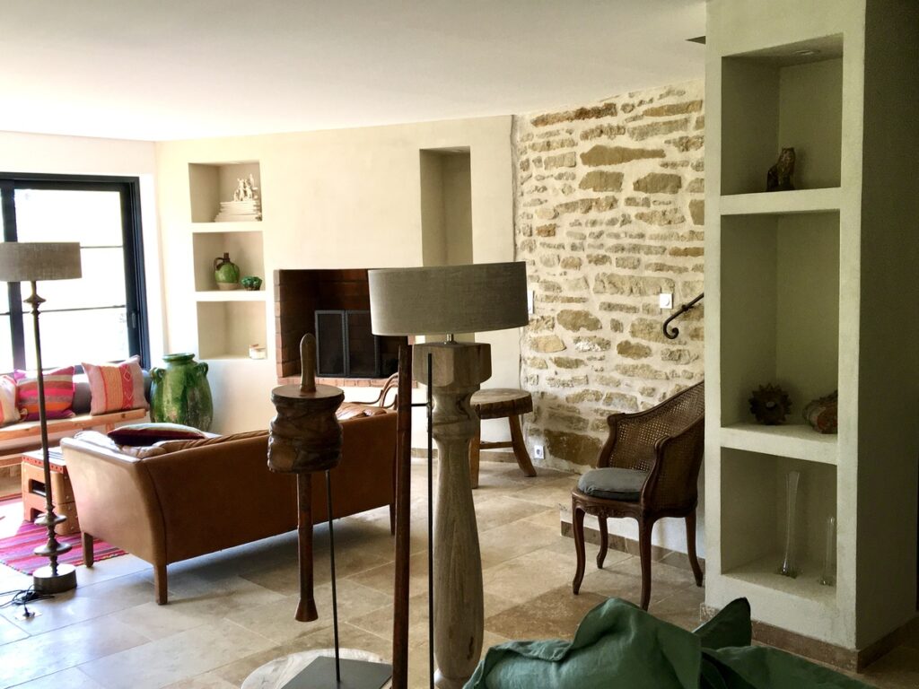 Optimiser l'espace : astuces d'architecte d'intérieur pour les maisons provençales